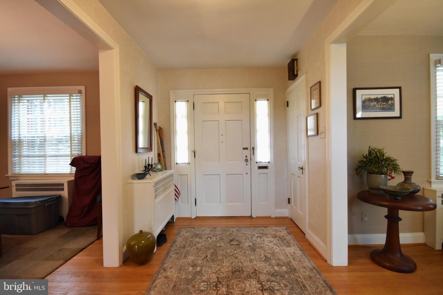 145 W Plumstead Ave