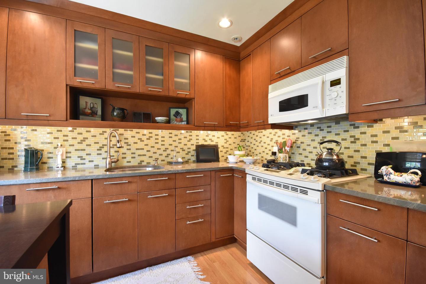 145 W Plumstead Ave