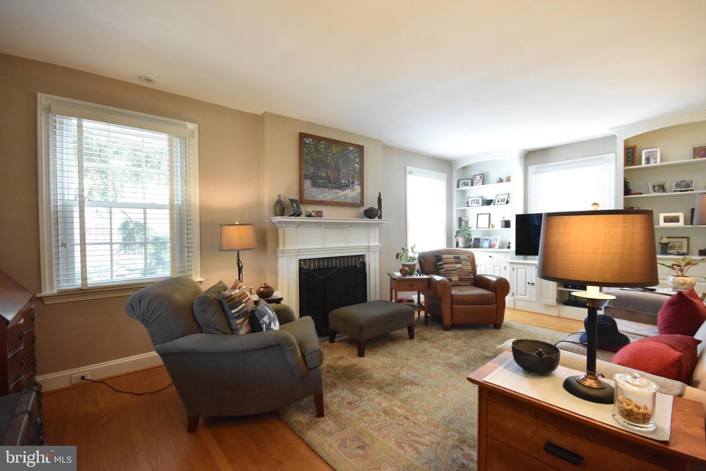 145 W Plumstead Ave