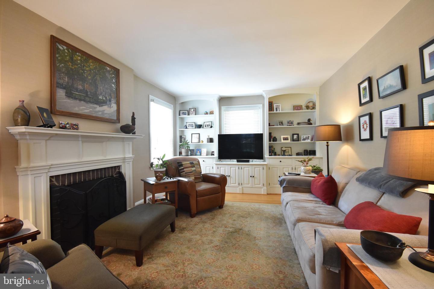 145 W Plumstead Ave