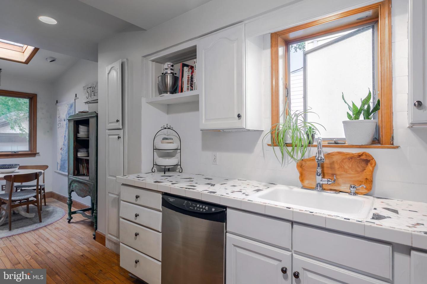 228 Kenmore Rd