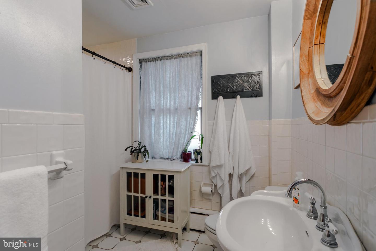 228 Kenmore Rd