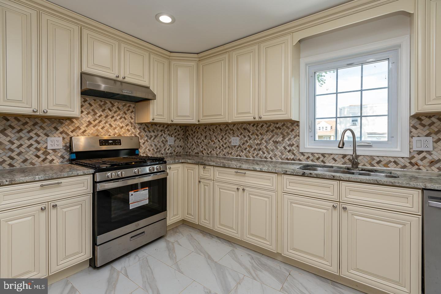 1131 Harding Dr