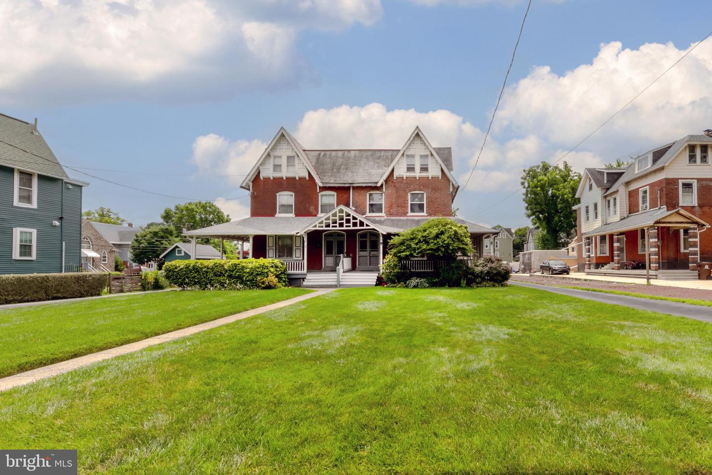 24 E Stewart Ave