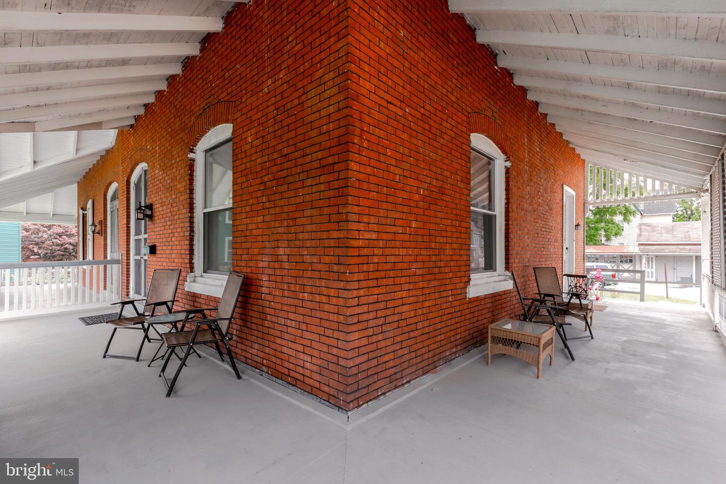 24 E Stewart Ave