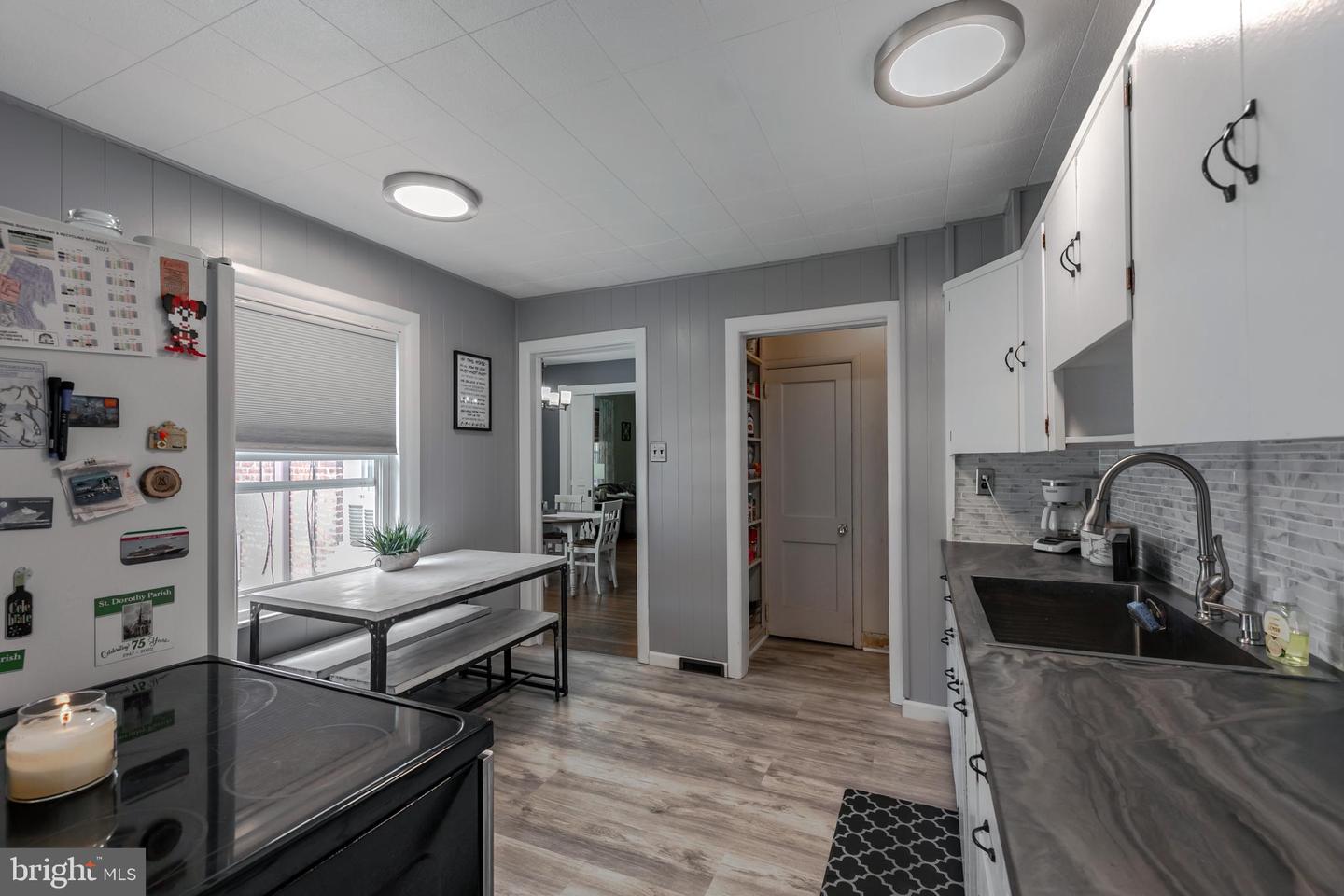 24 E Stewart Ave