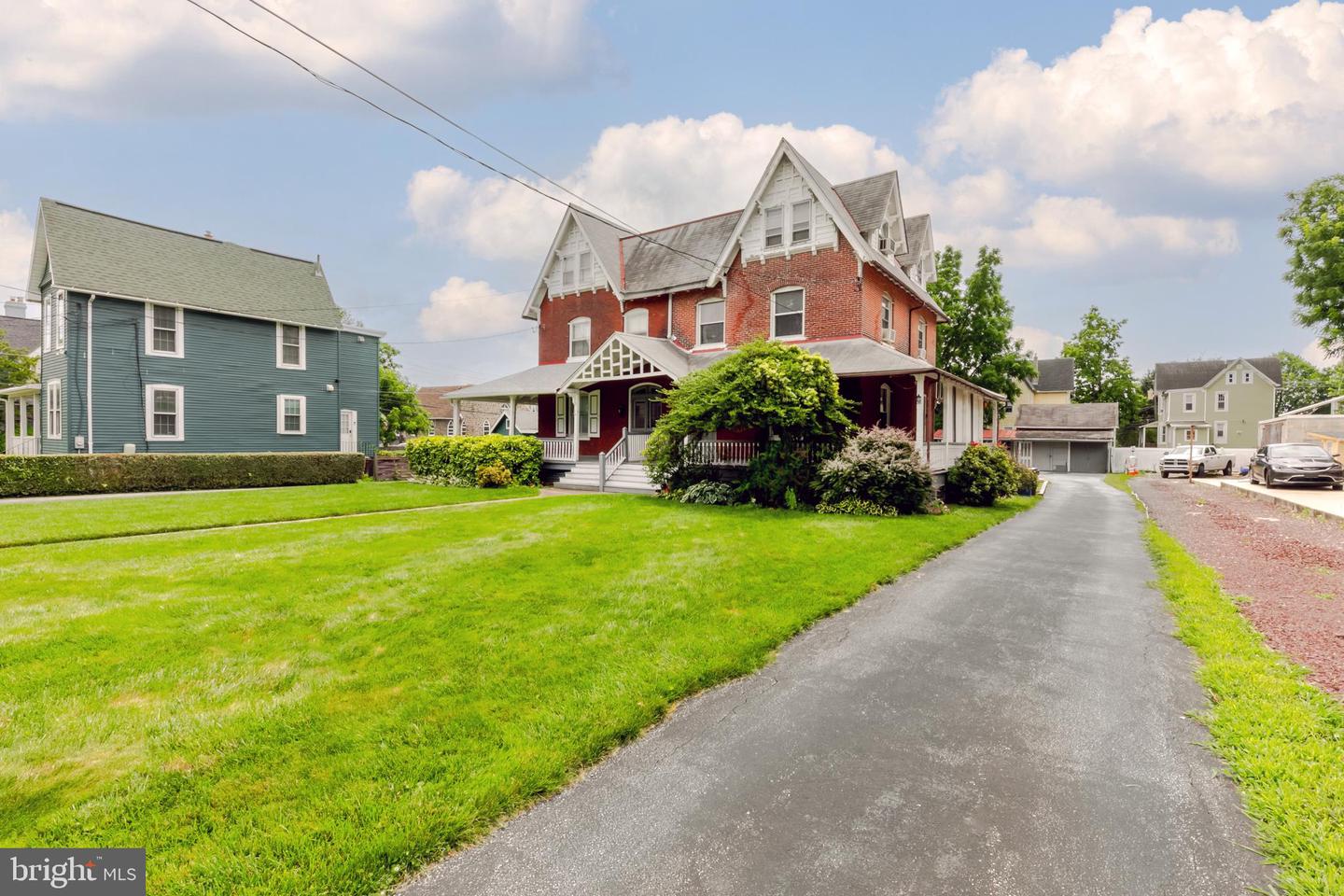 24 E Stewart Ave