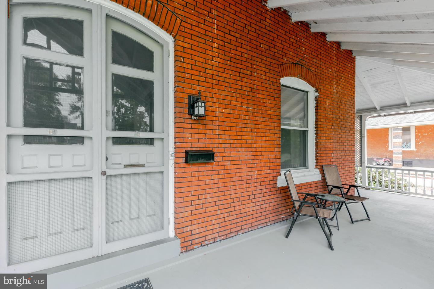 24 E Stewart Ave