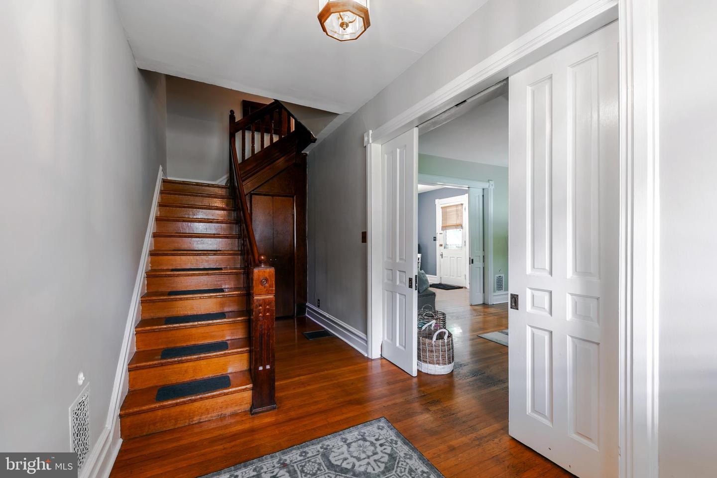 24 E Stewart Ave