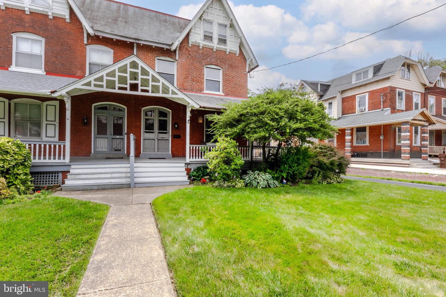 24 E Stewart Ave