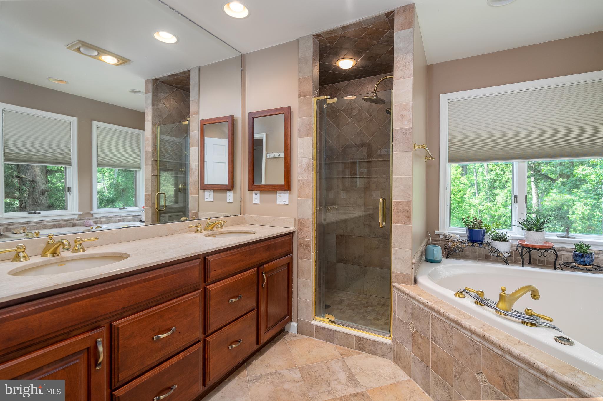 12 Ardmoor Ln