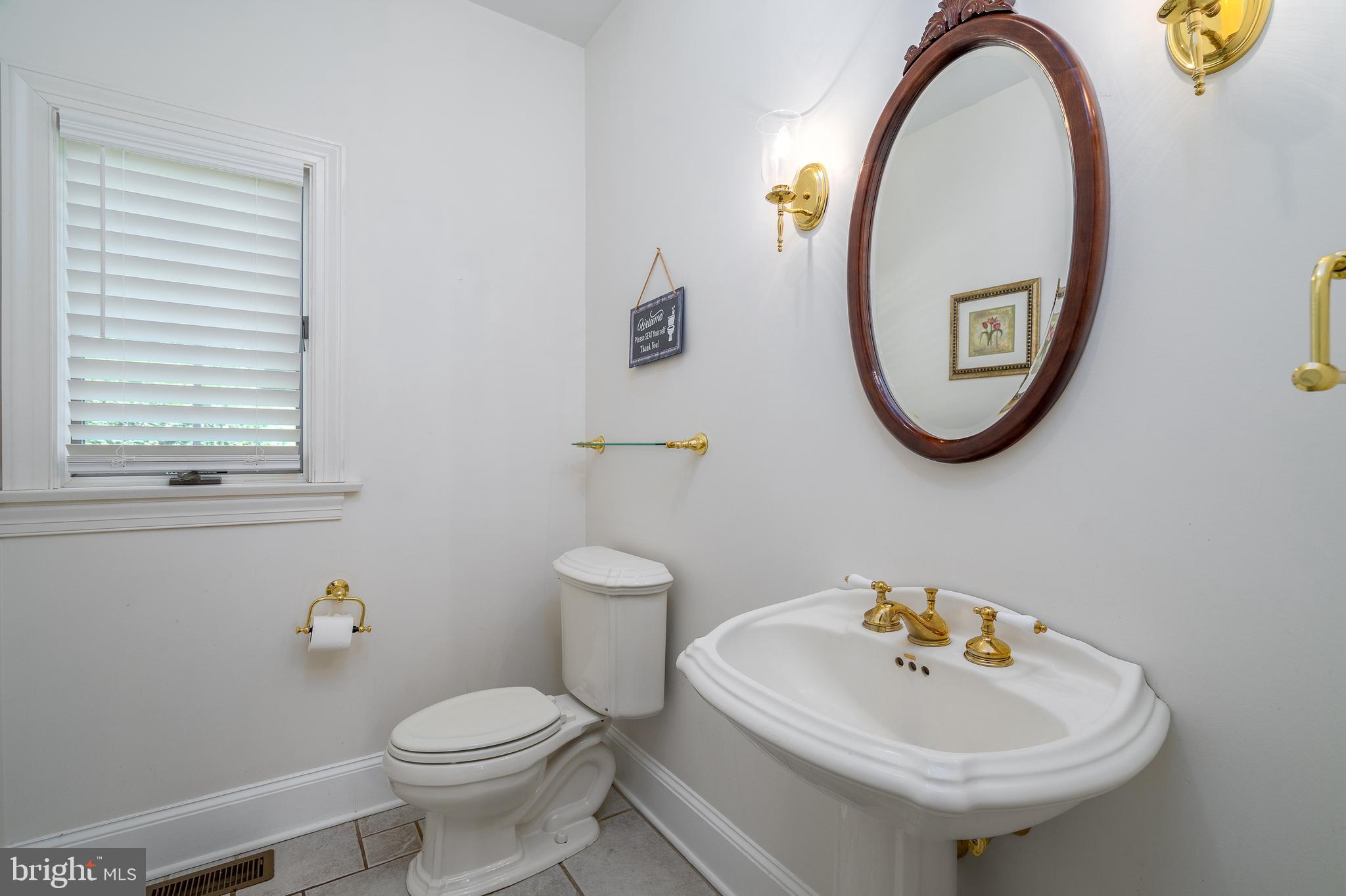 12 Ardmoor Ln