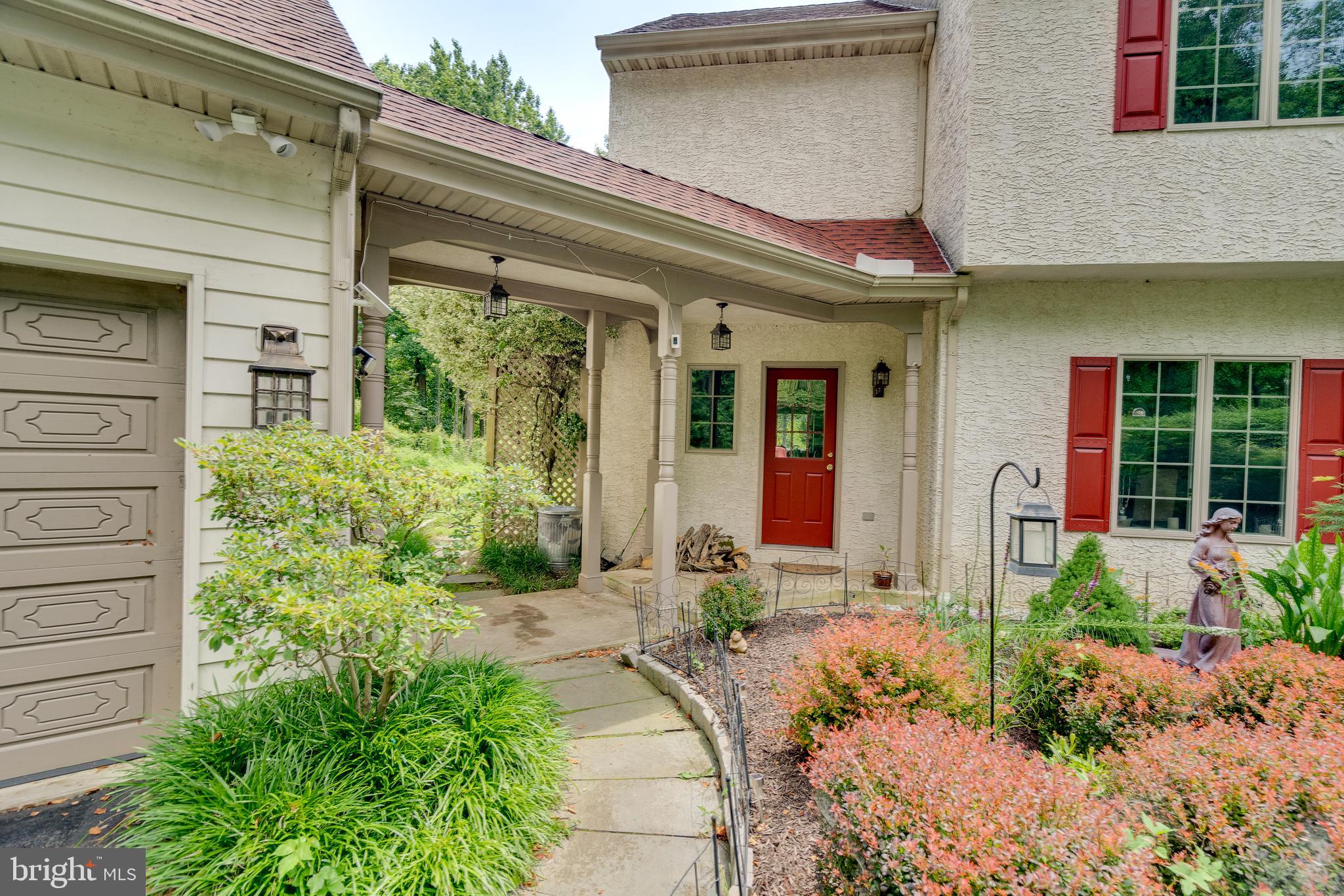 12 Ardmoor Ln