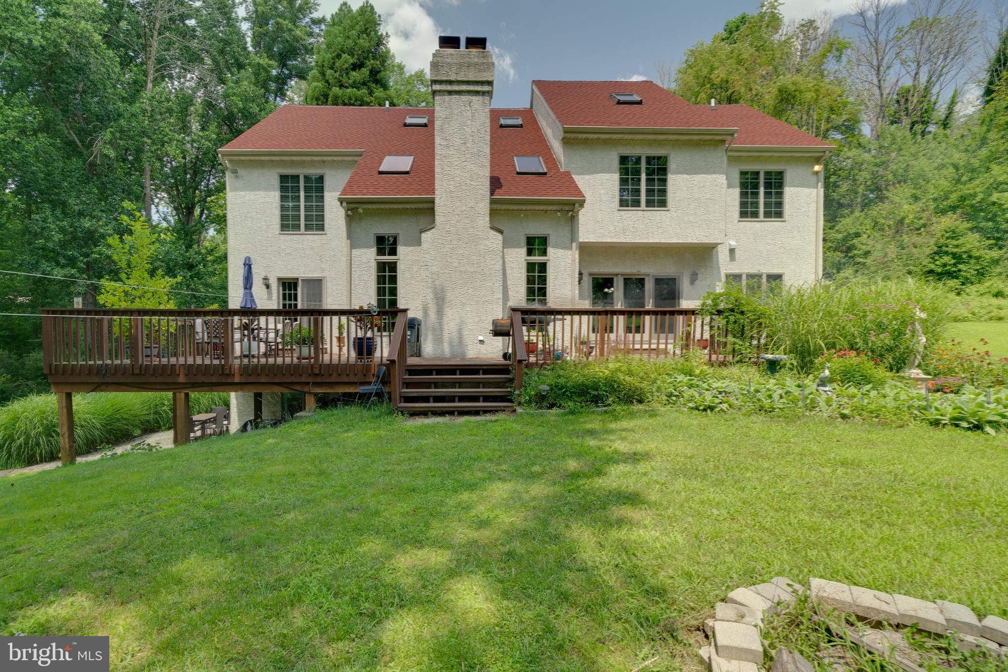 12 Ardmoor Ln