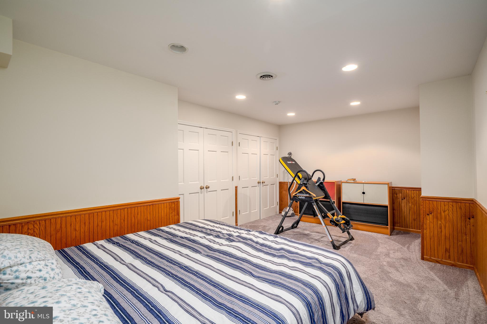 12 Ardmoor Ln