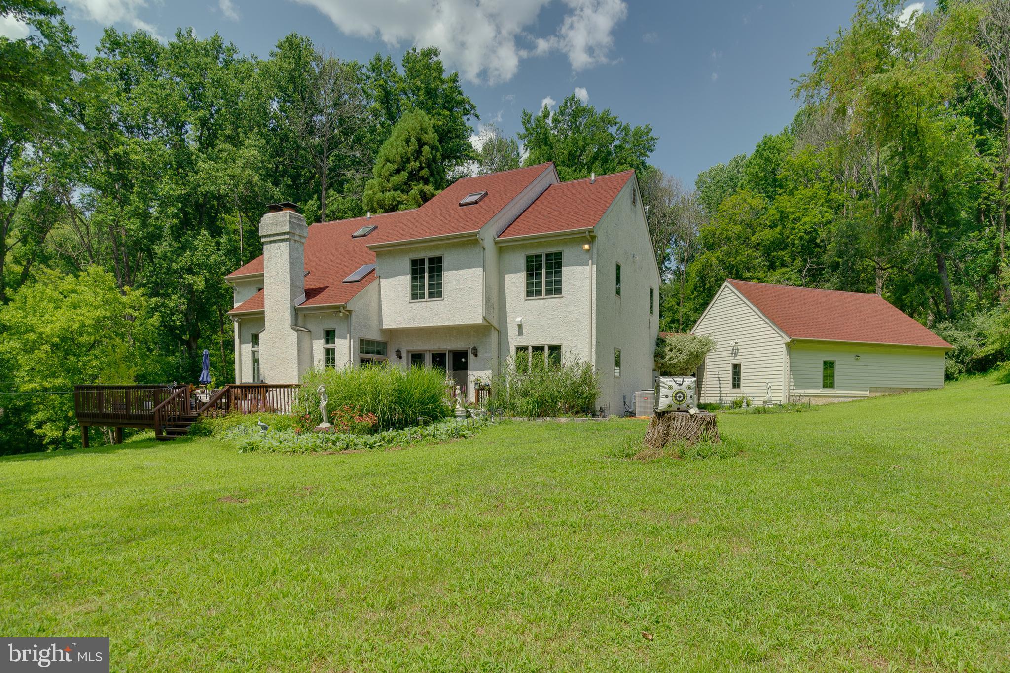 12 Ardmoor Ln