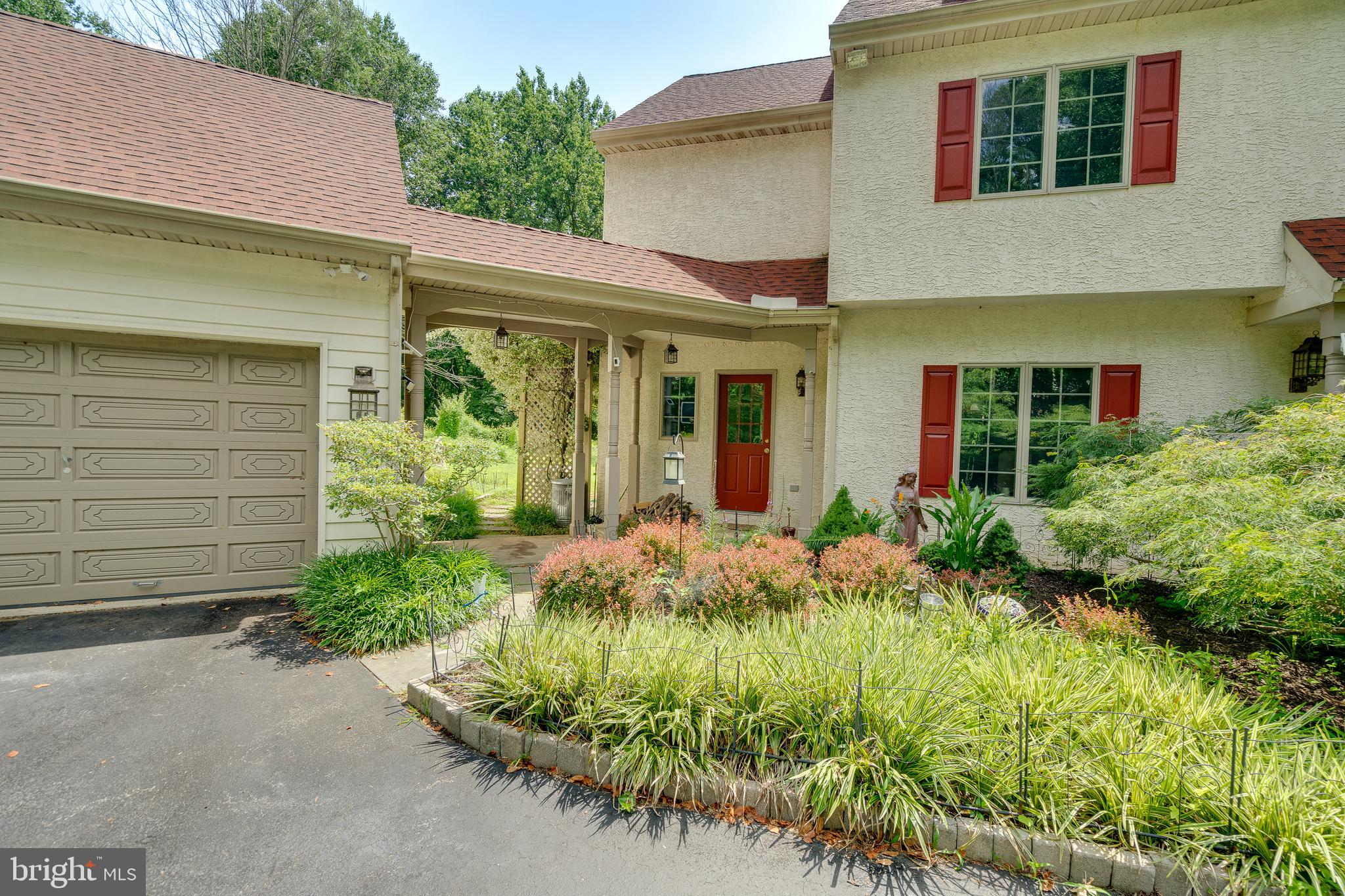 12 Ardmoor Ln