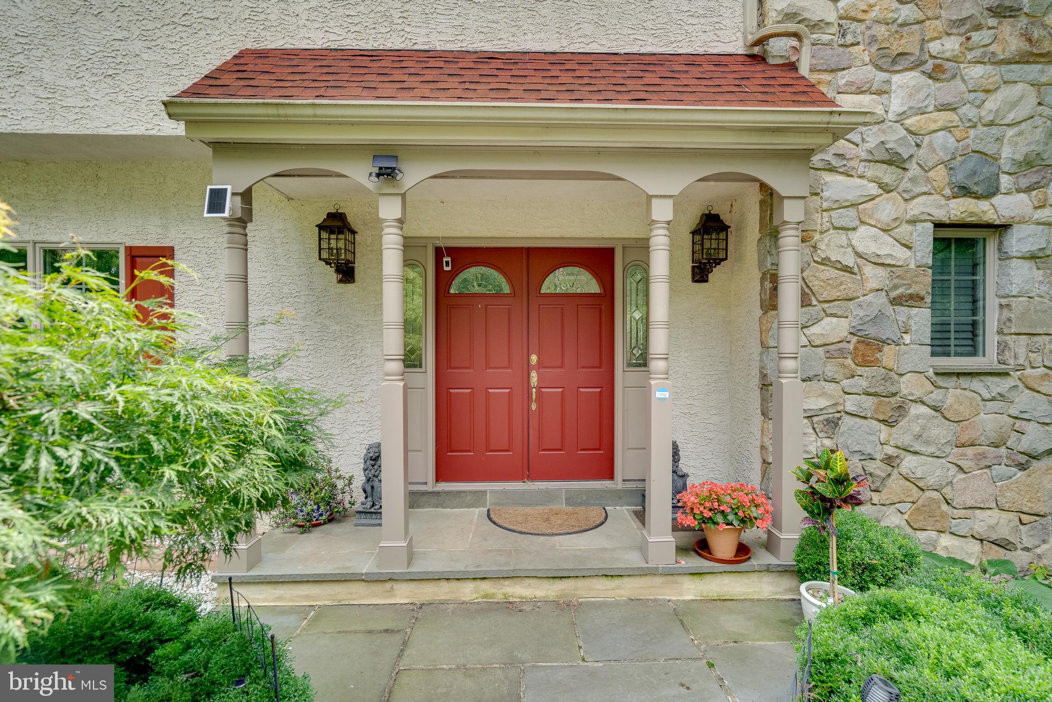12 Ardmoor Ln