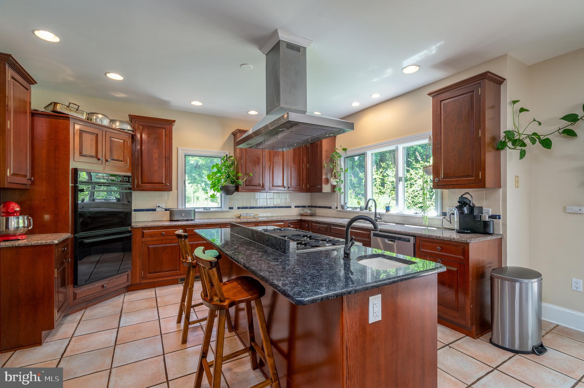 12 Ardmoor Ln