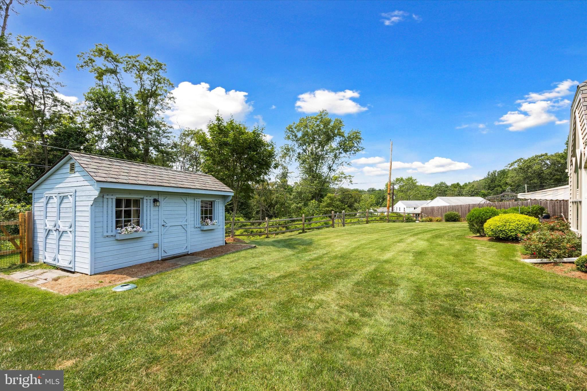 2229 Windsor Cir