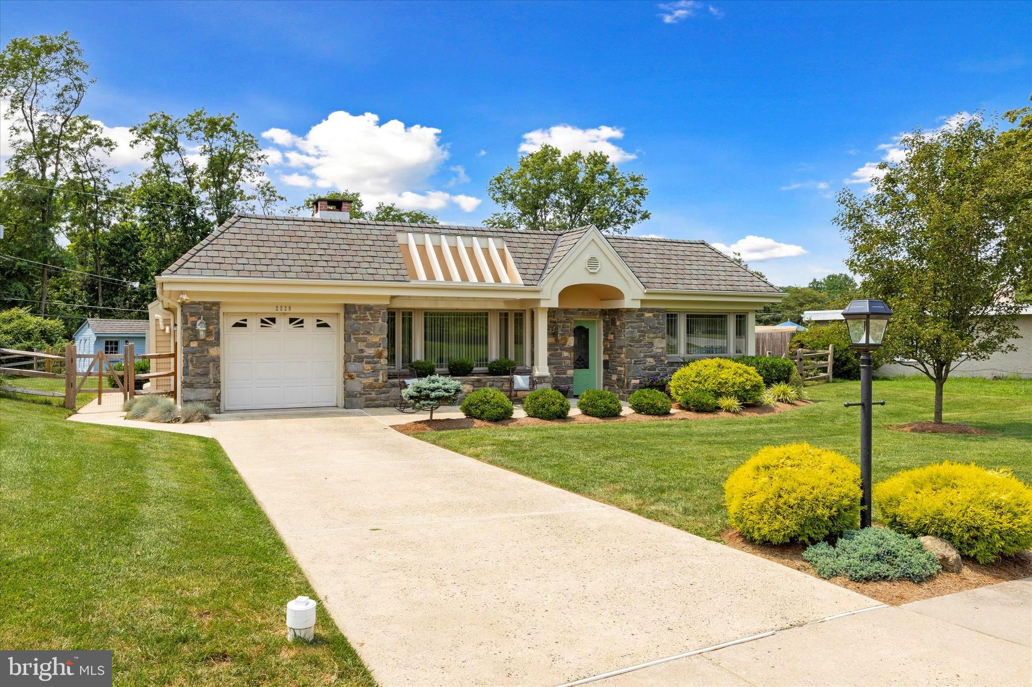 2229 Windsor Cir