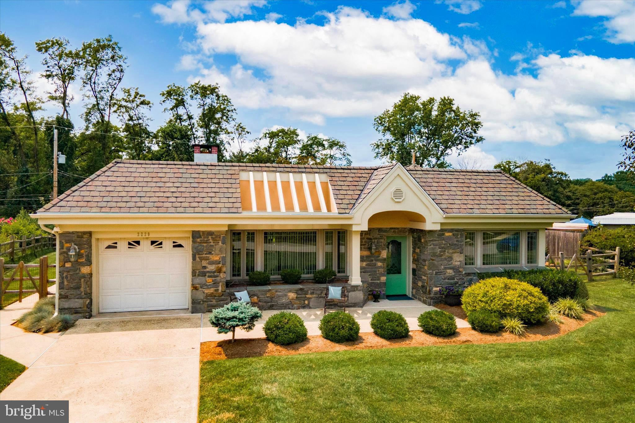 2229 Windsor Cir
