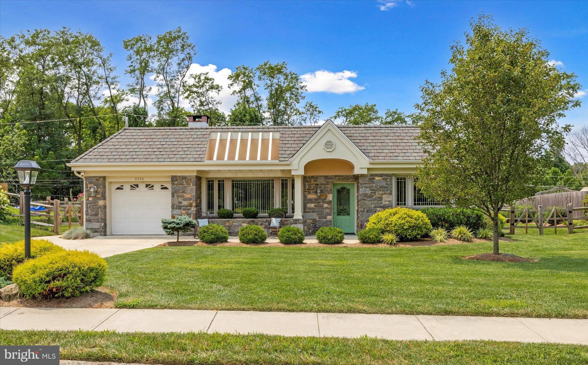 2229 Windsor Cir