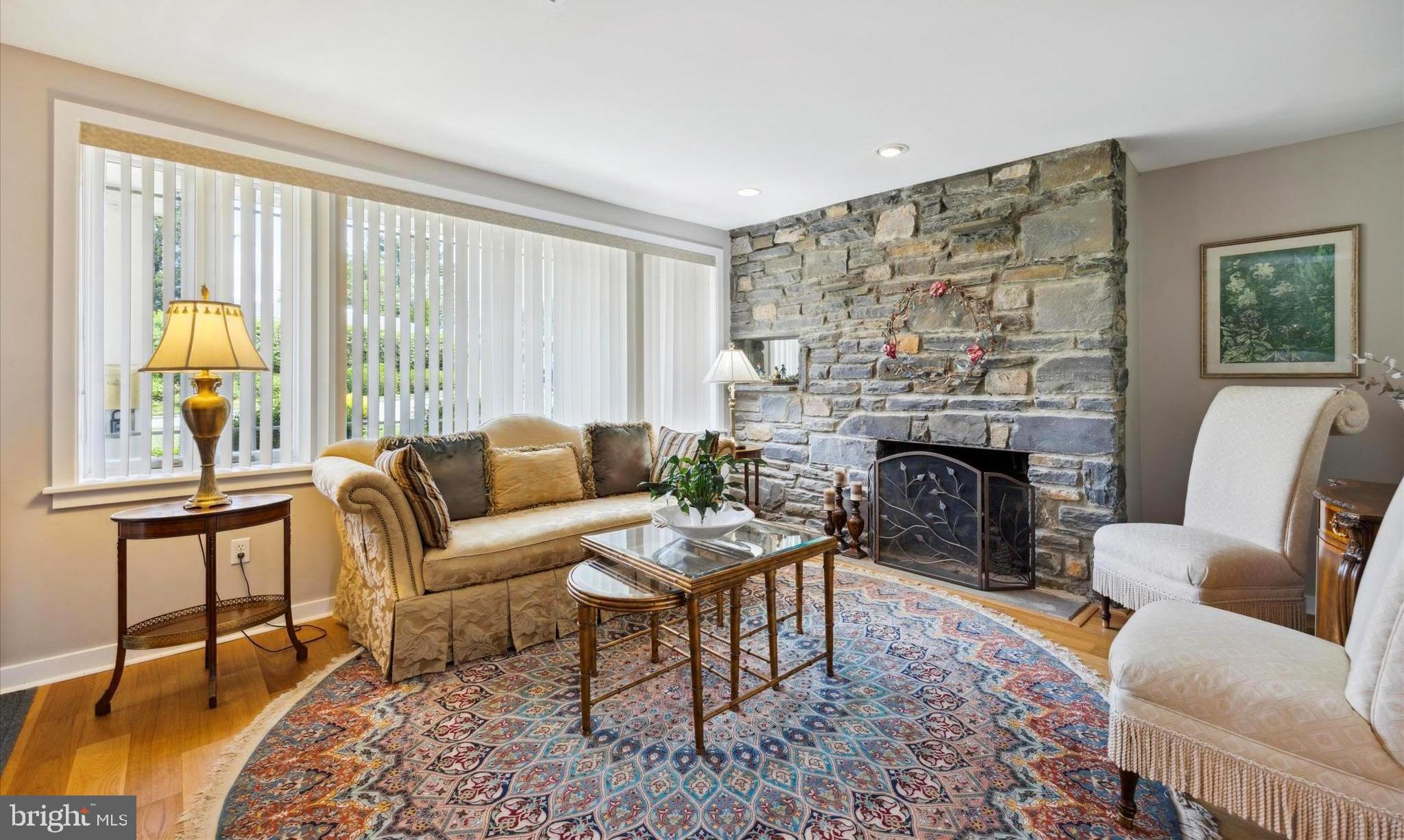 2229 Windsor Cir