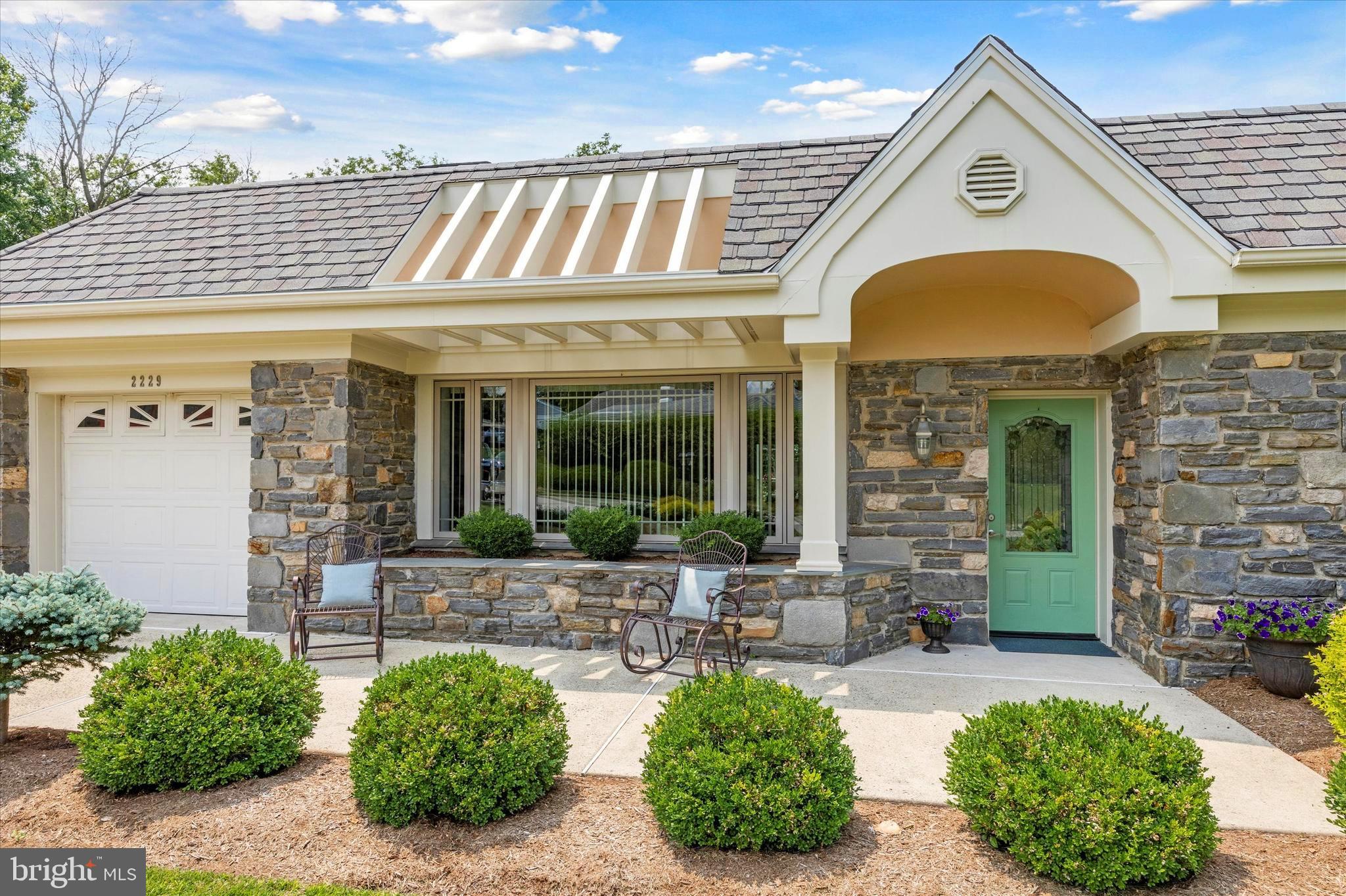 2229 Windsor Cir