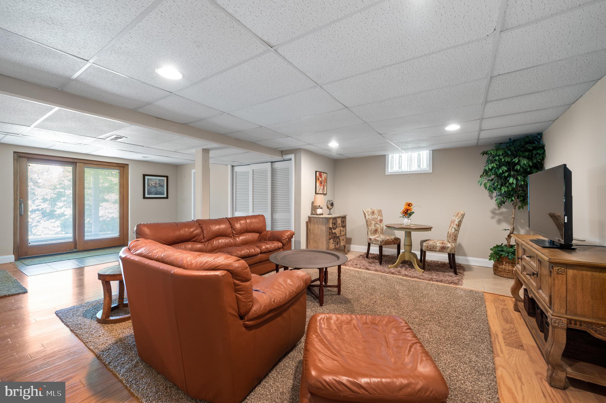 101 Woodhill Ln
