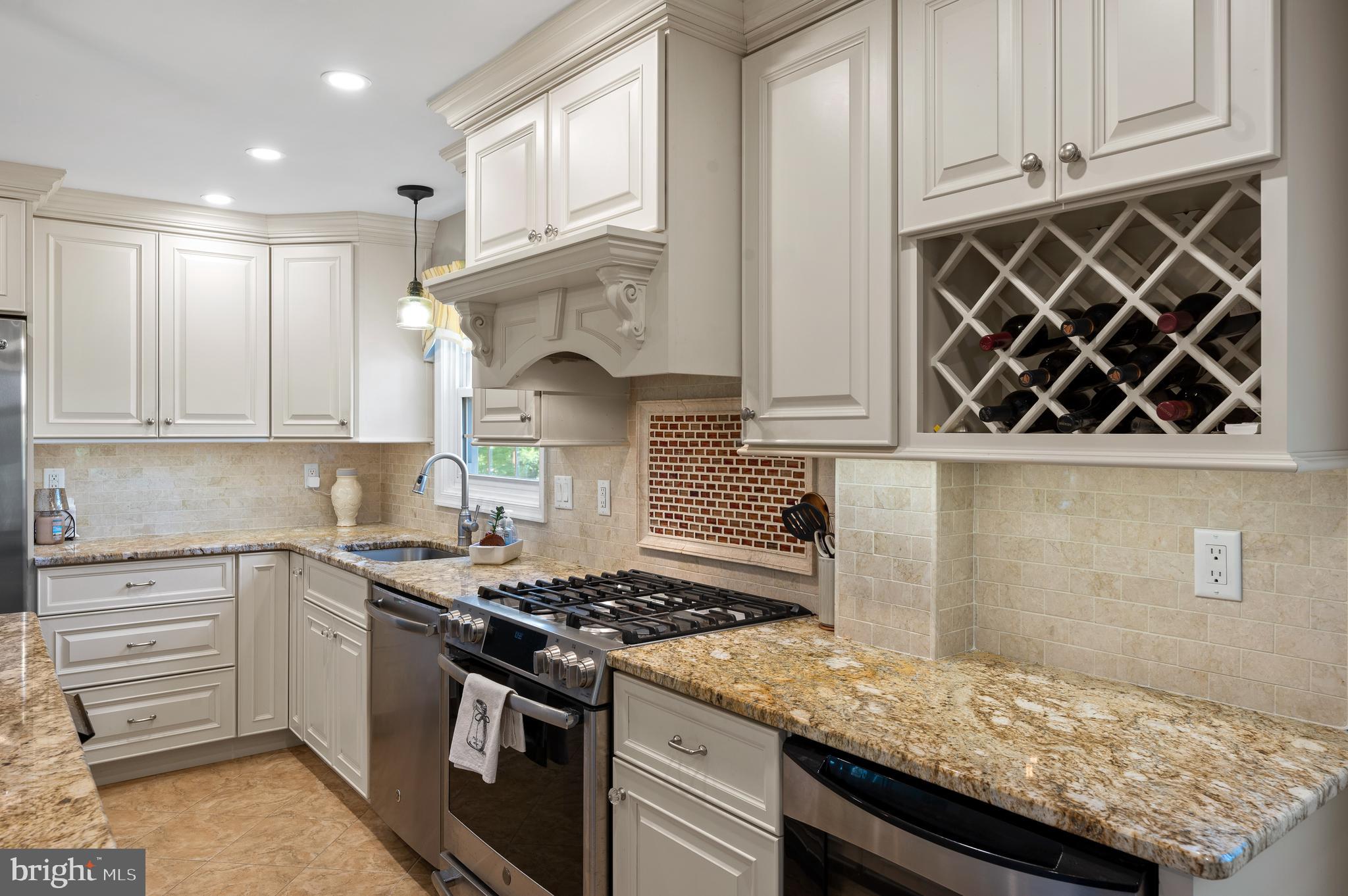 101 Woodhill Ln
