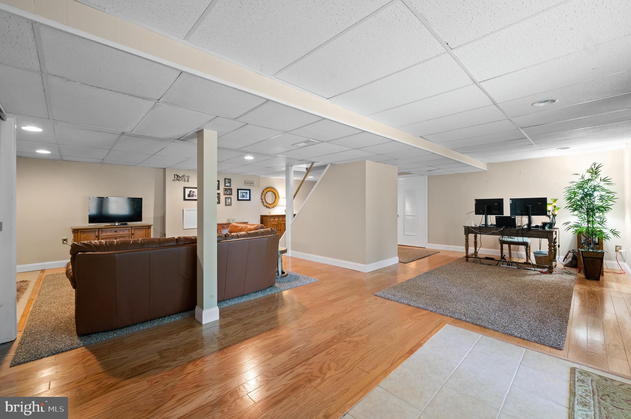 101 Woodhill Ln