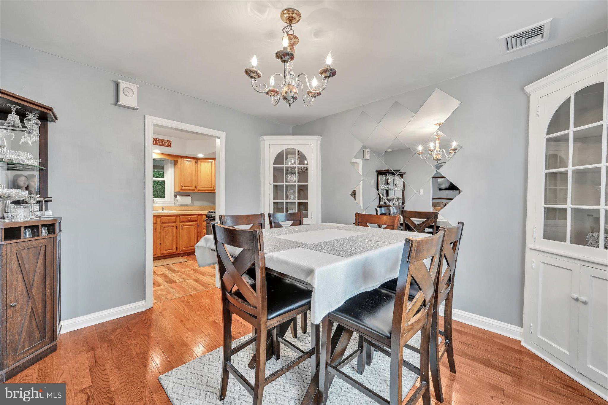 211 Oxford Hill Ln