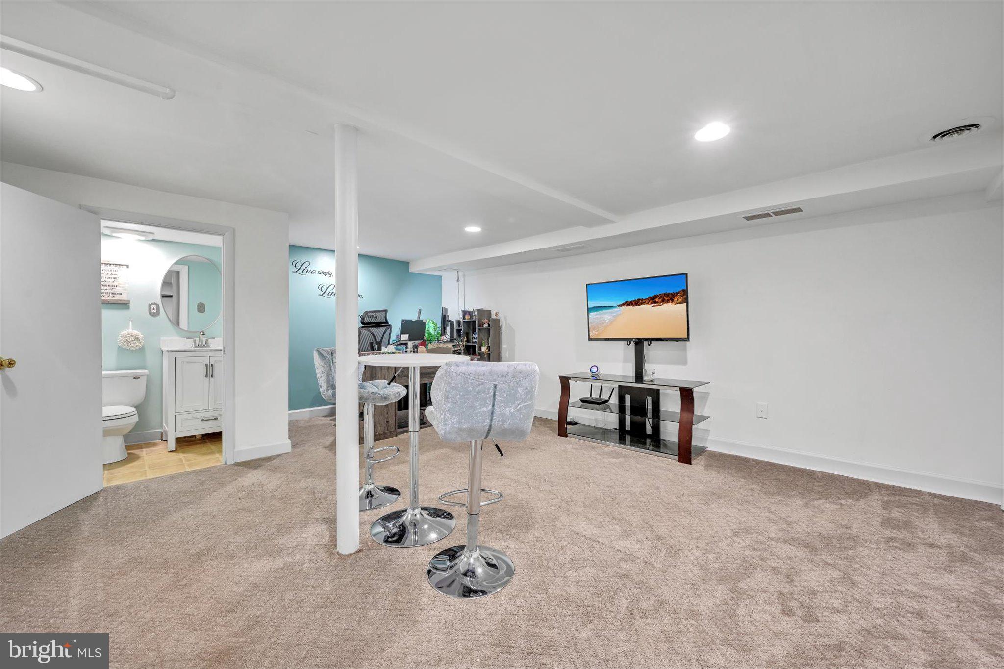 211 Oxford Hill Ln