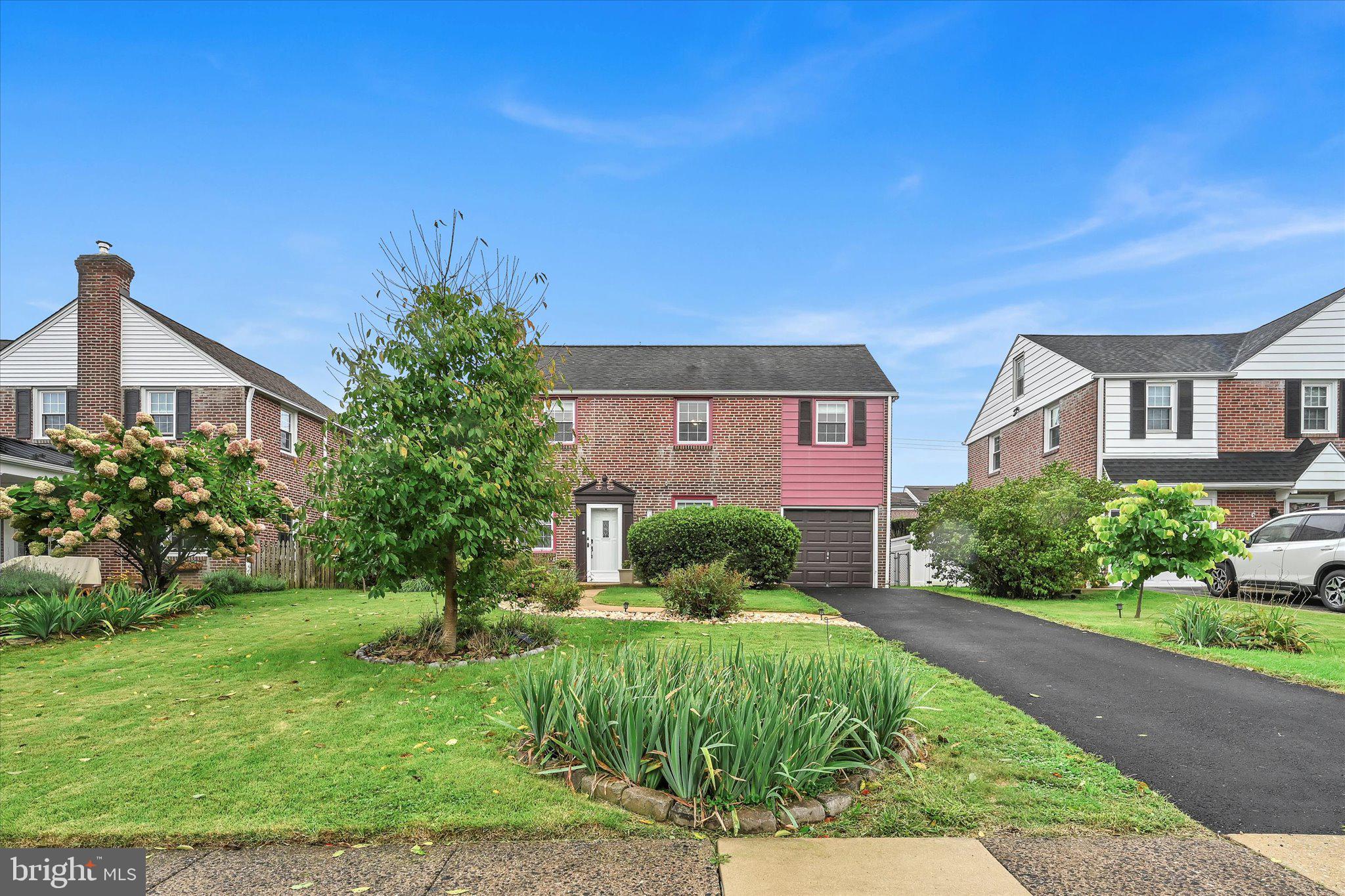 211 Oxford Hill Ln