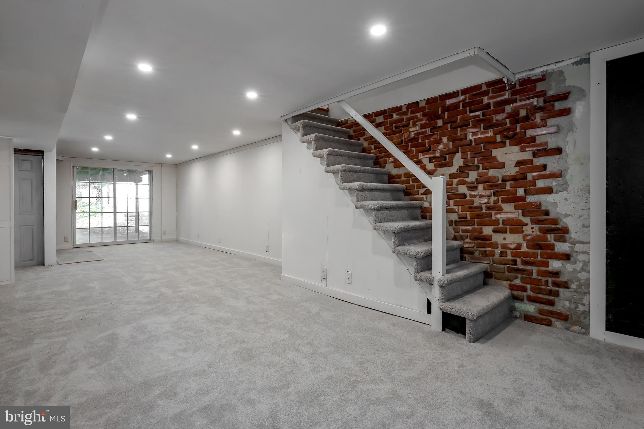323 Prospect Ave