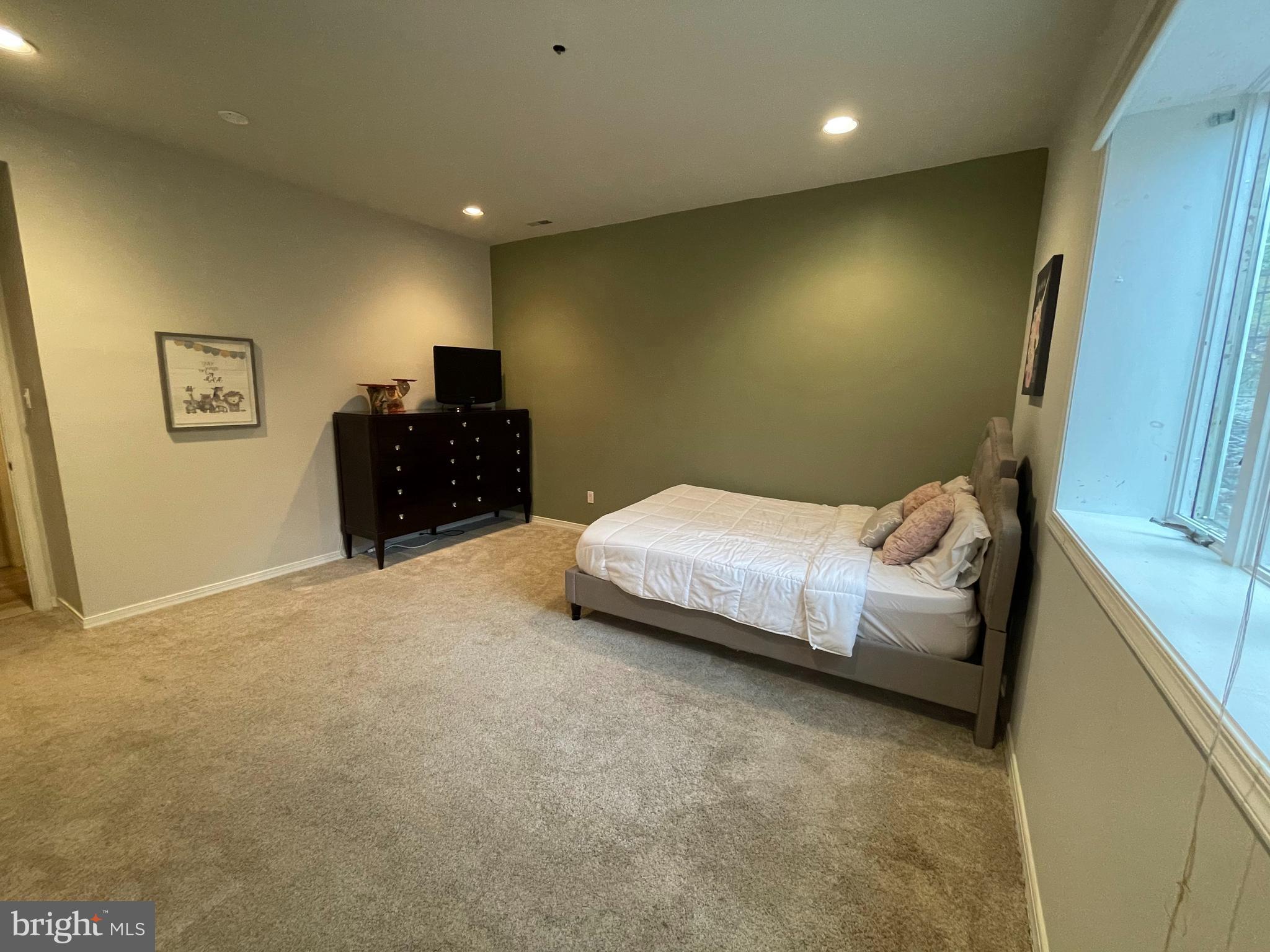 3300 Sawmill Rd