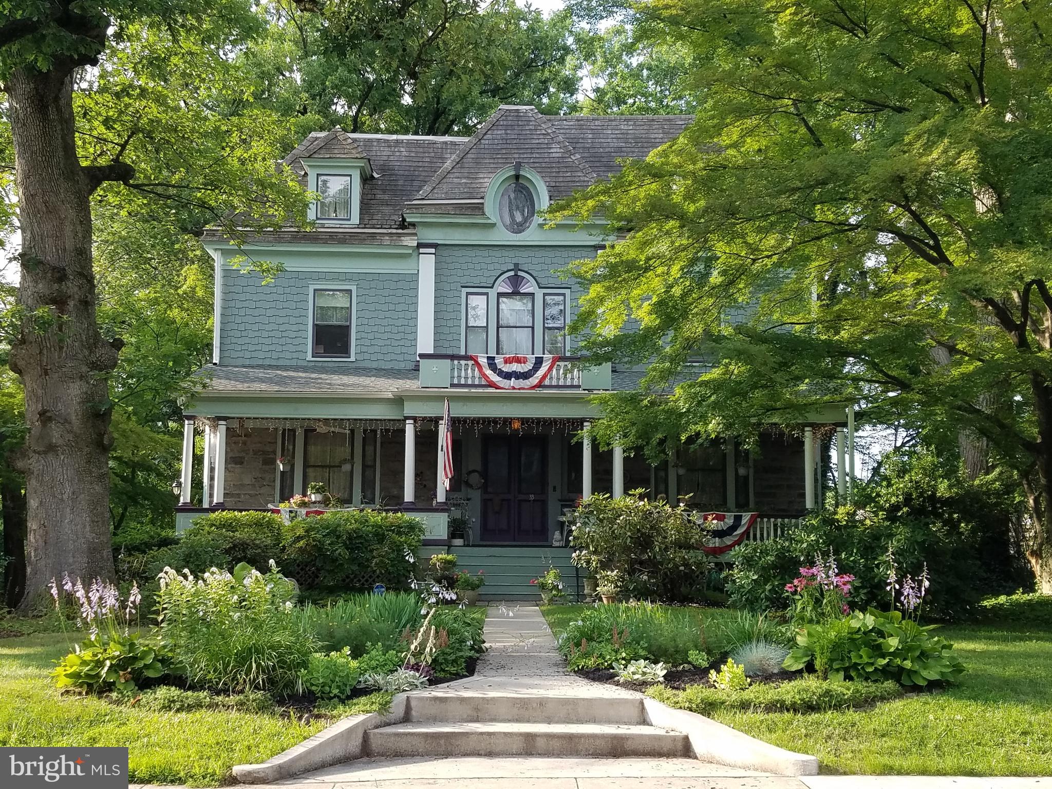 33 E Greenwood Ave