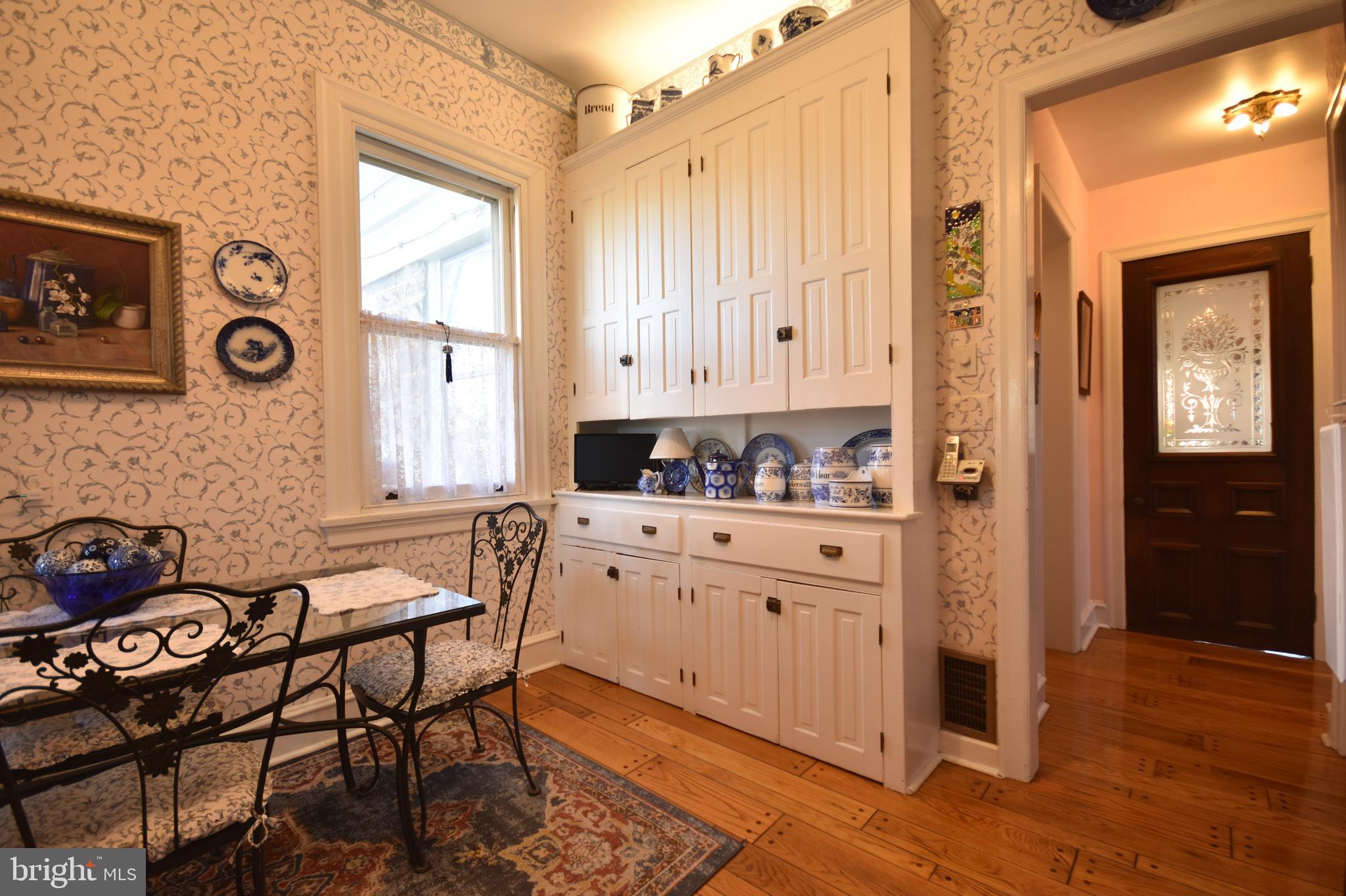 33 E Greenwood Ave