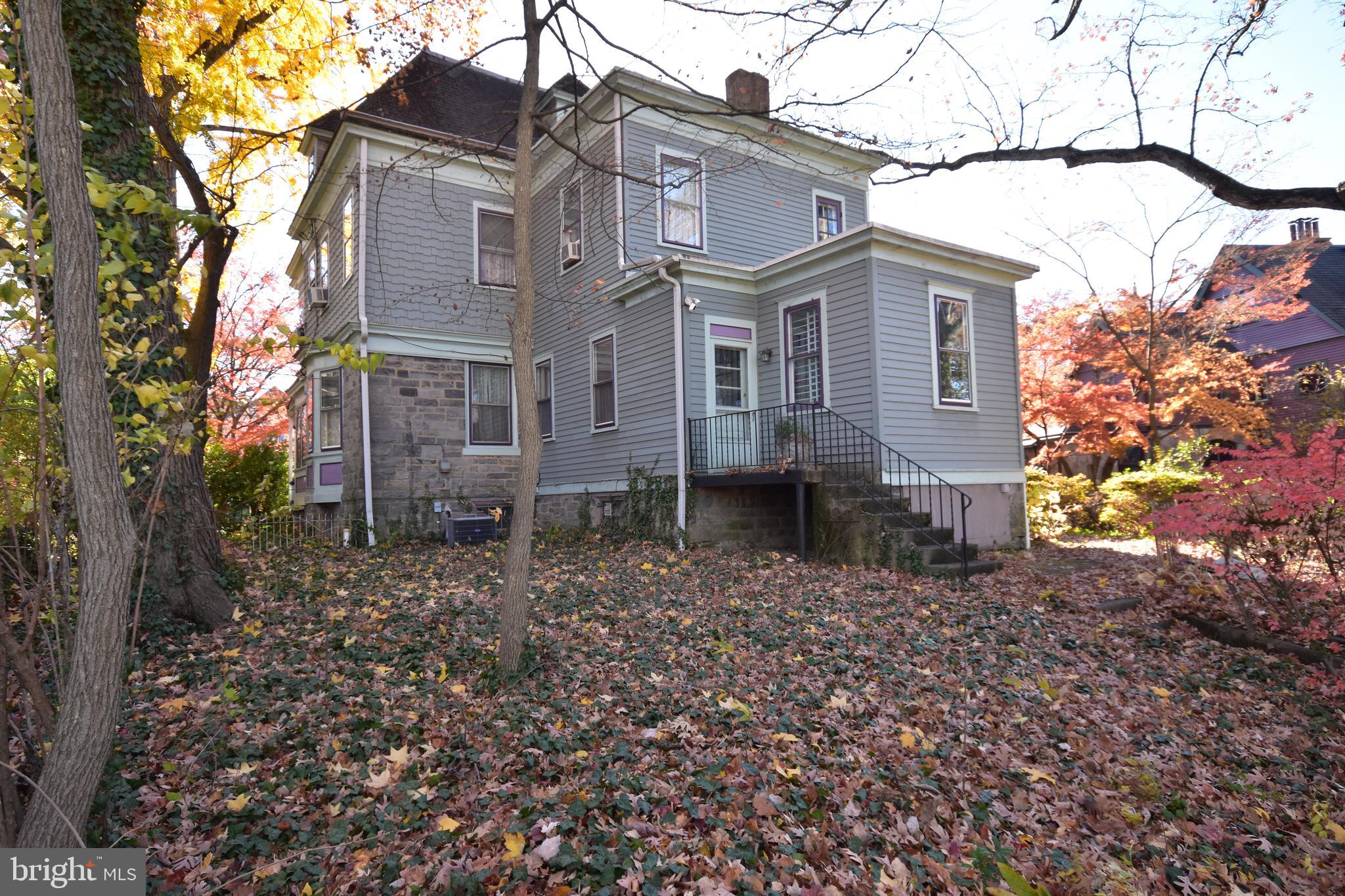 33 E Greenwood Ave