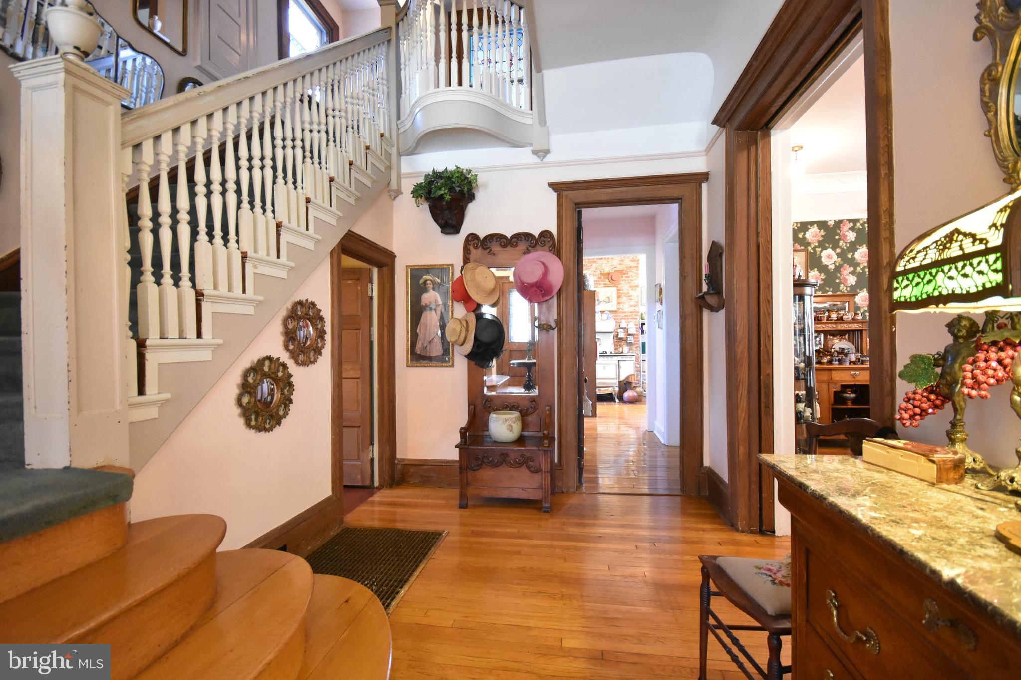 33 E Greenwood Ave