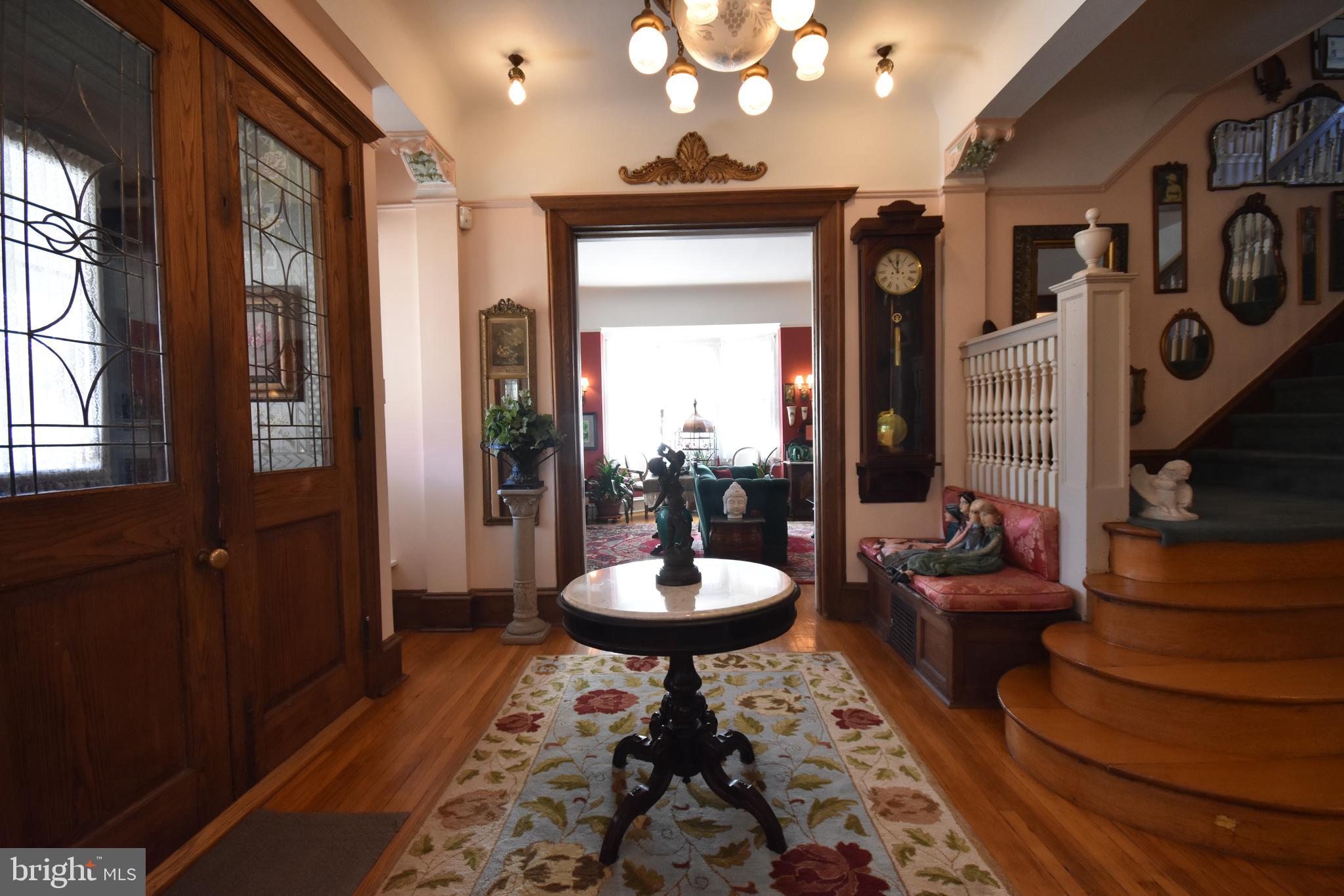 33 E Greenwood Ave