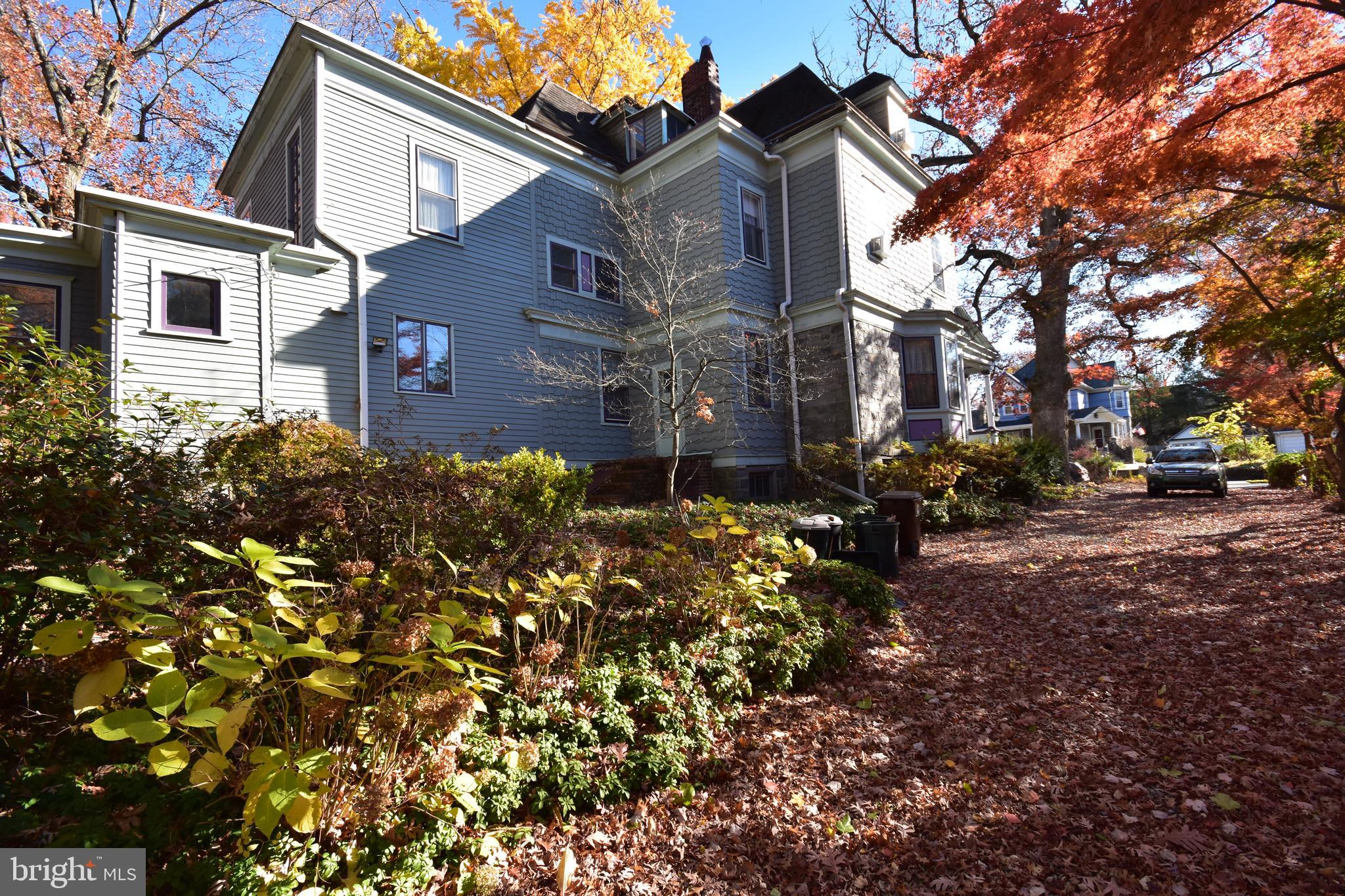 33 E Greenwood Ave