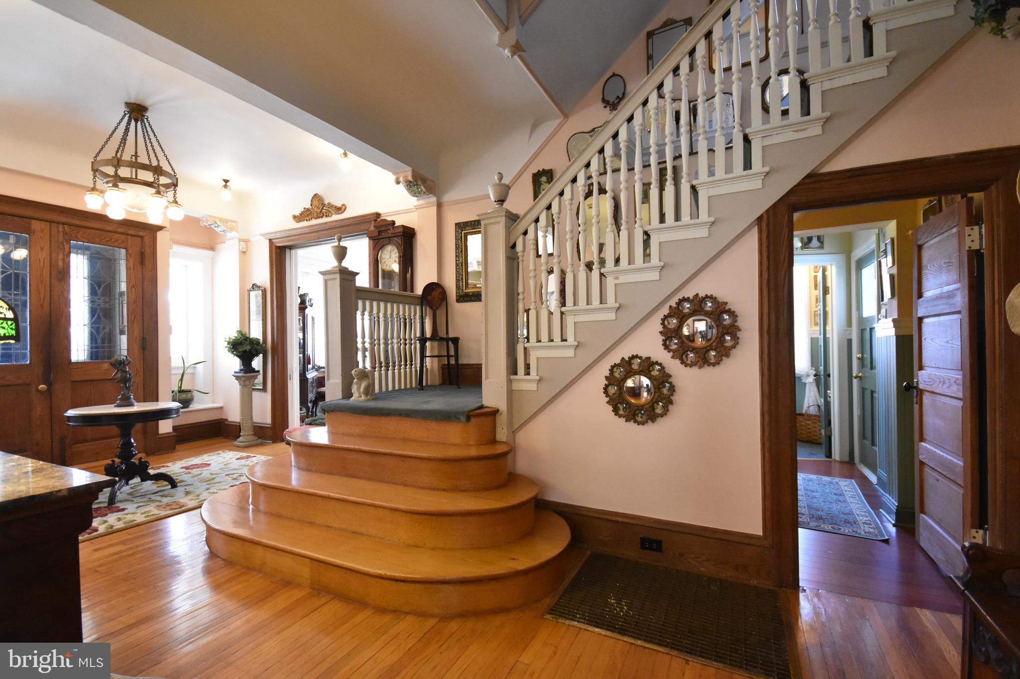 33 E Greenwood Ave
