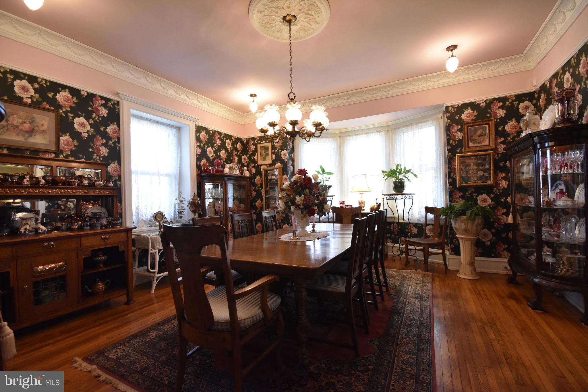 33 E Greenwood Ave