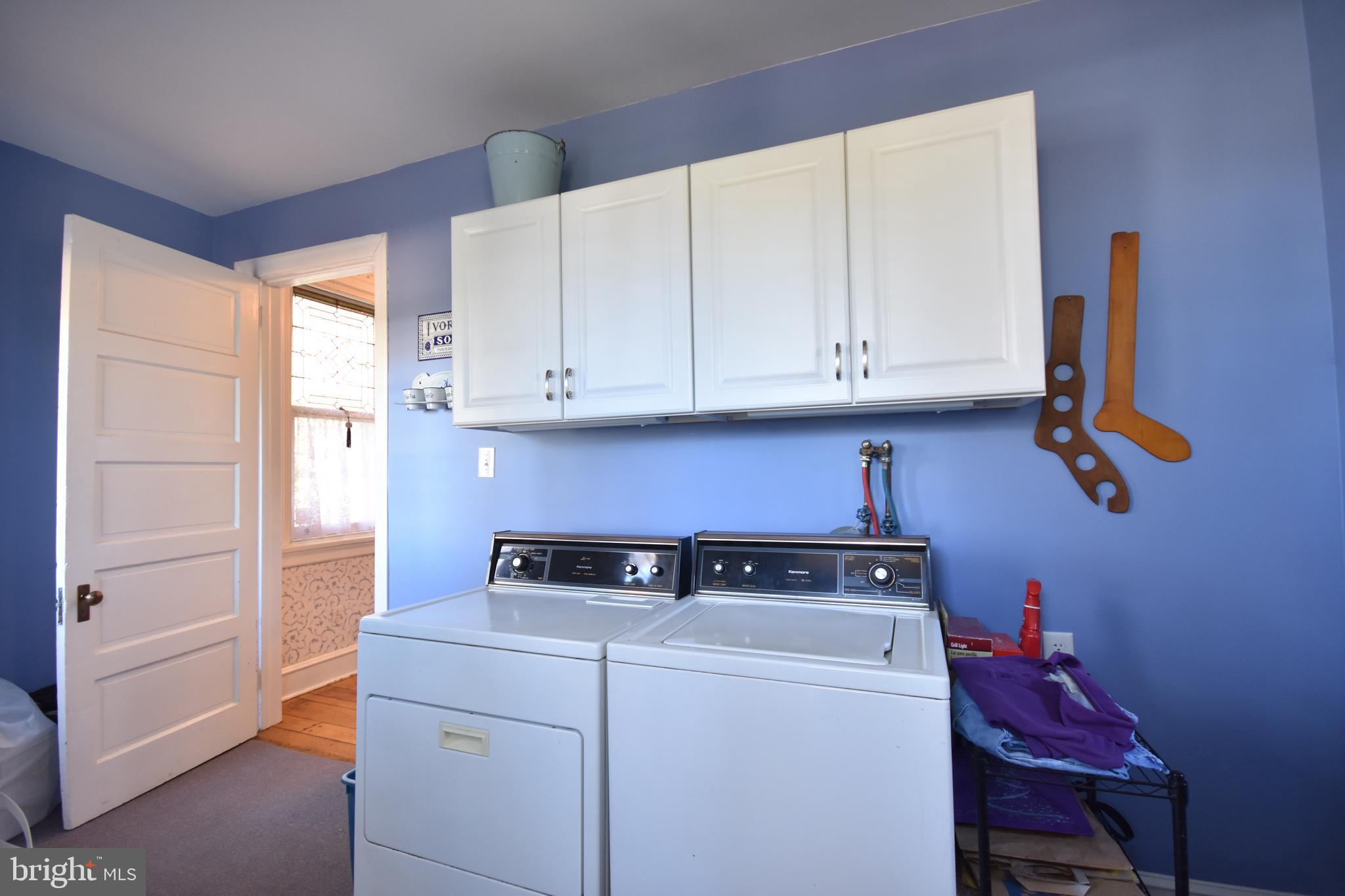33 E Greenwood Ave