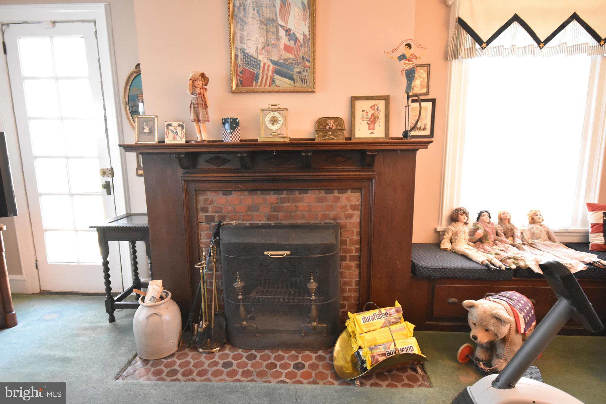 33 E Greenwood Ave