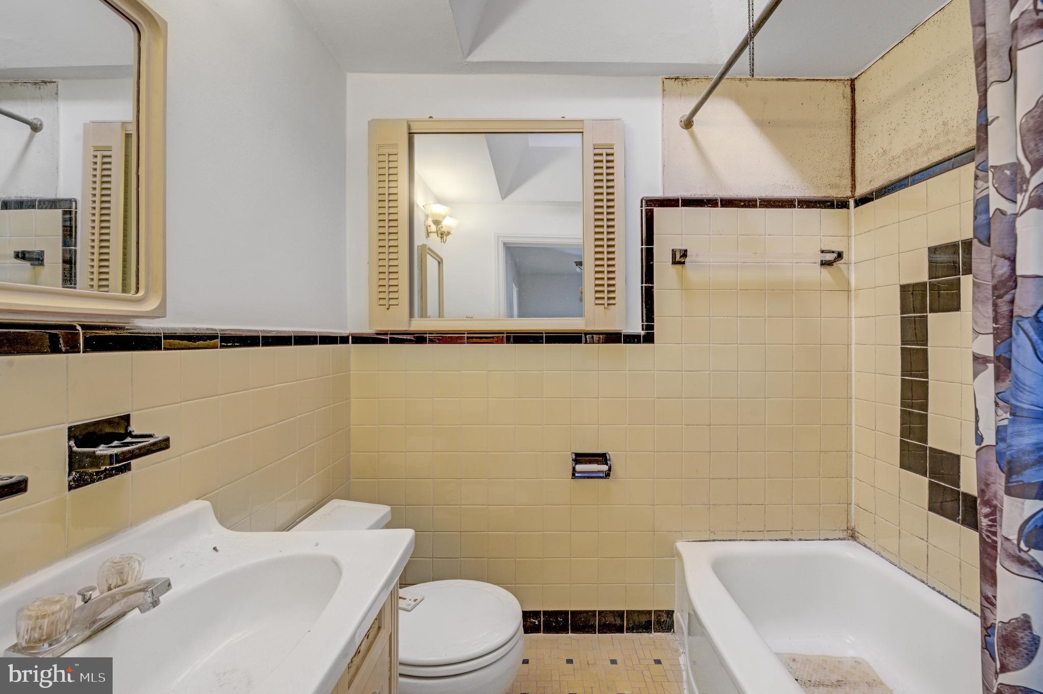 1046 S Lynbrook Rd