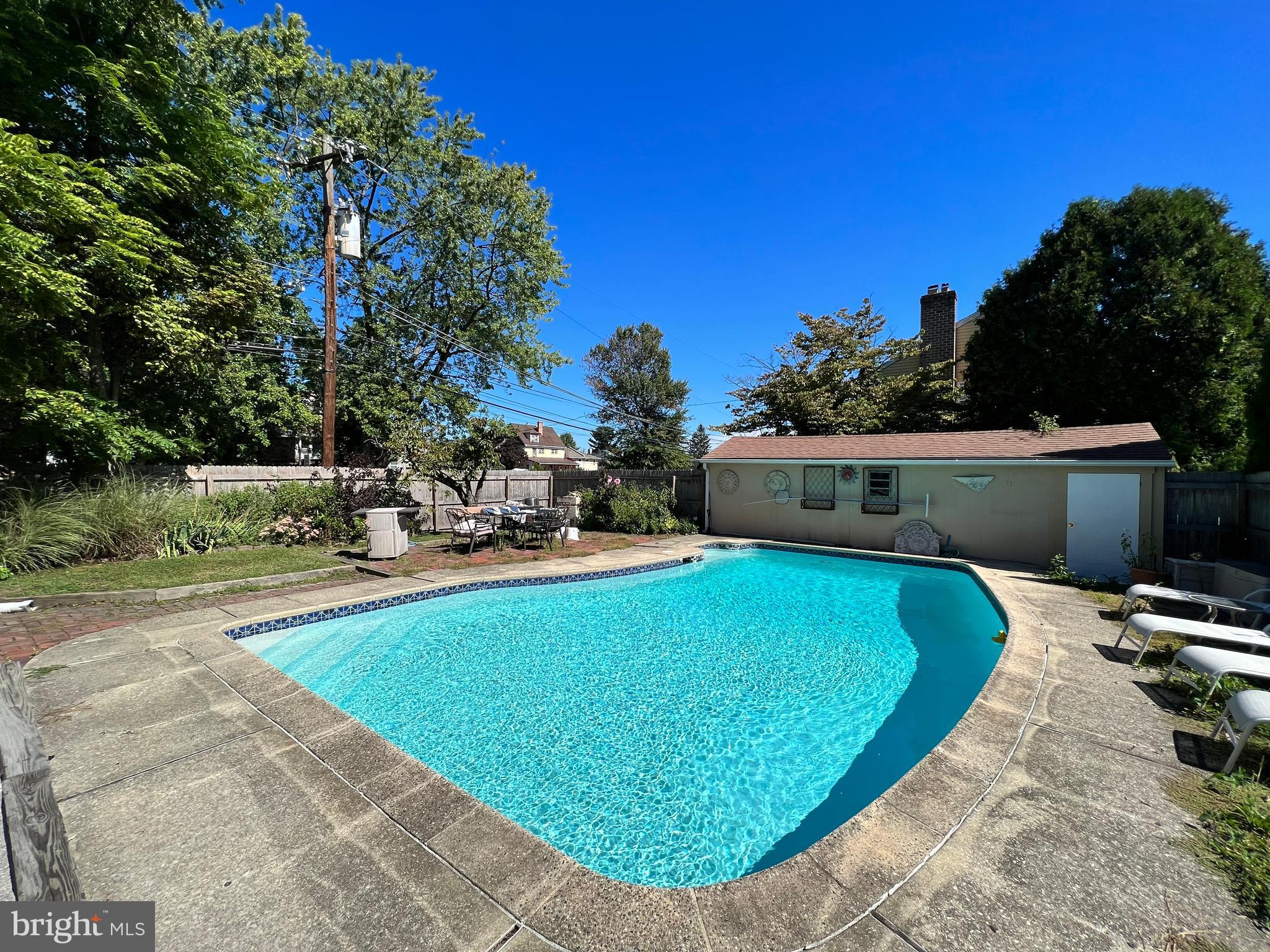 133 N Mansfield Ave