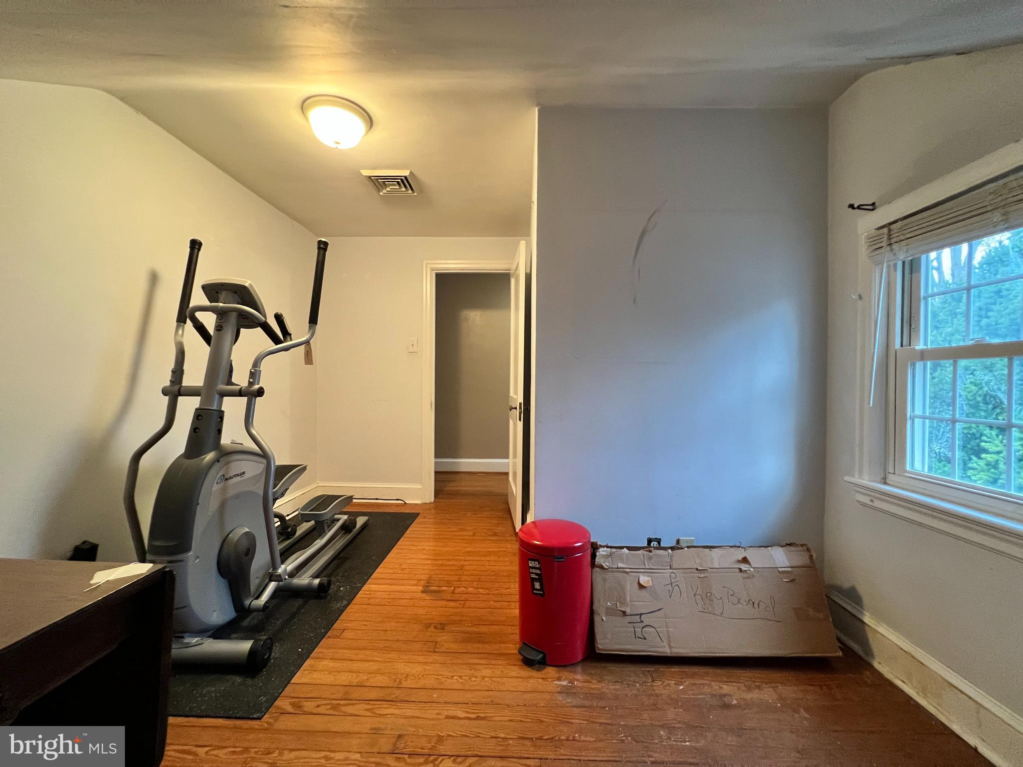 133 N Mansfield Ave
